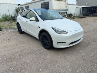 2022 Tesla Model Y Long Range Dual Motor All-Wheel Drive - Exterior Front Right Corner Image